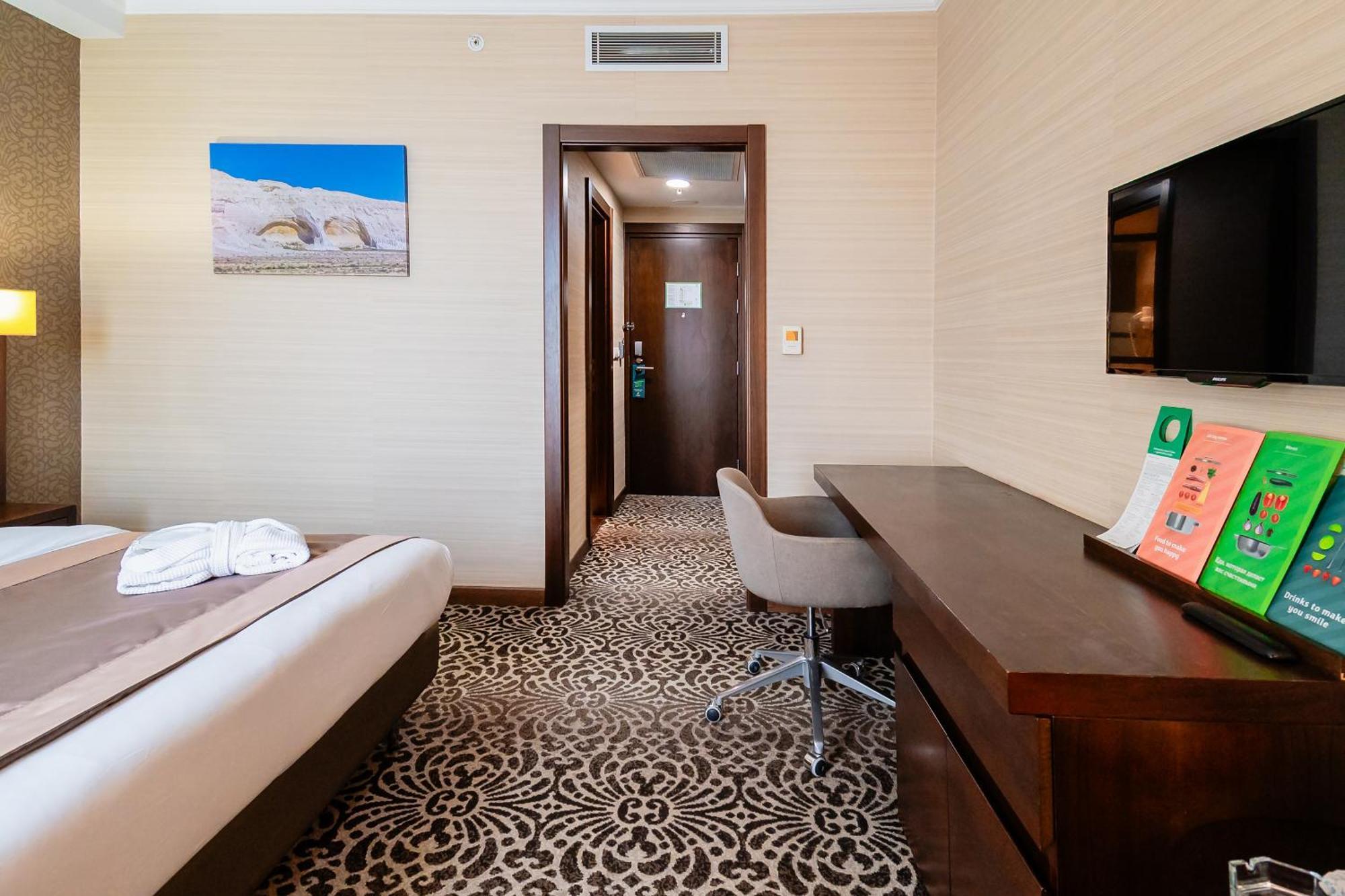 Holiday Inn Aktau By Ihg 4*